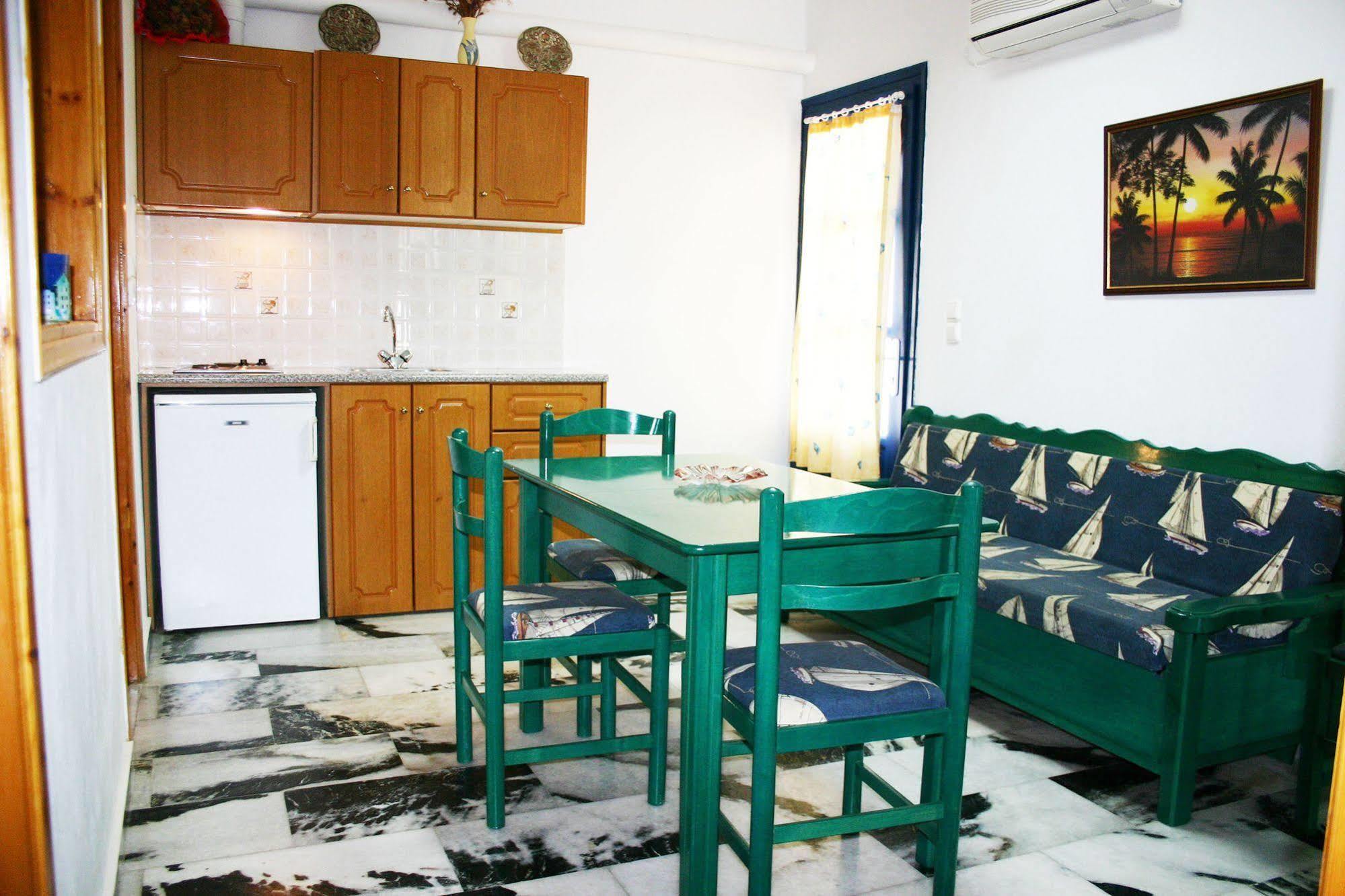 Ikaros Studios & Apartments Naxos City Bagian luar foto